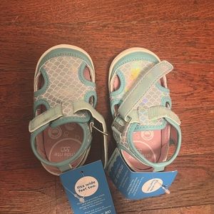 NWT Stride Rite girls water shoe